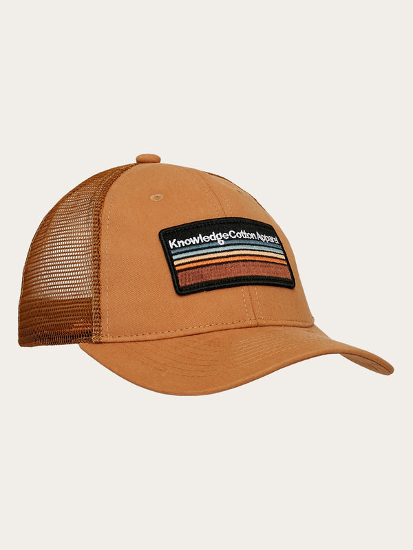 KnowledgeCotton Apparel - MEN Badge twill trucker cap Caps 1366 Brown Sugar