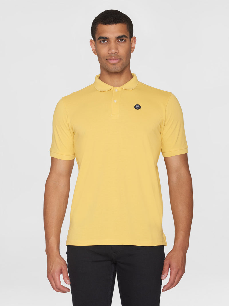 KnowledgeCotton Apparel - MEN Basic badge polo Polos 1429 Misted Yellow
