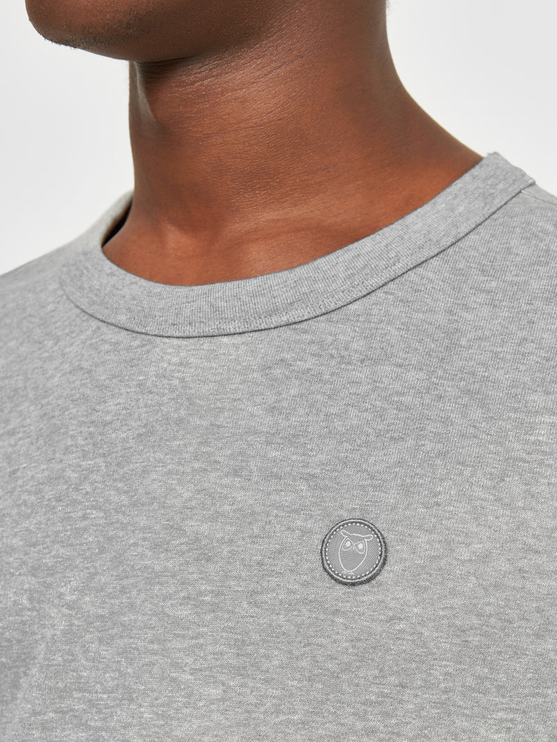 KnowledgeCotton Apparel - MEN Basic badge sweat Sweats 1012 Grey Melange