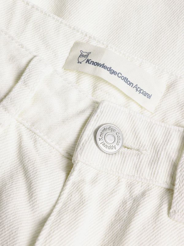 KnowledgeCotton Apparel - WMN GALE straight mid-rise twill 5-pocket shorts - GOTS/Vegan Shorts 1387 Egret