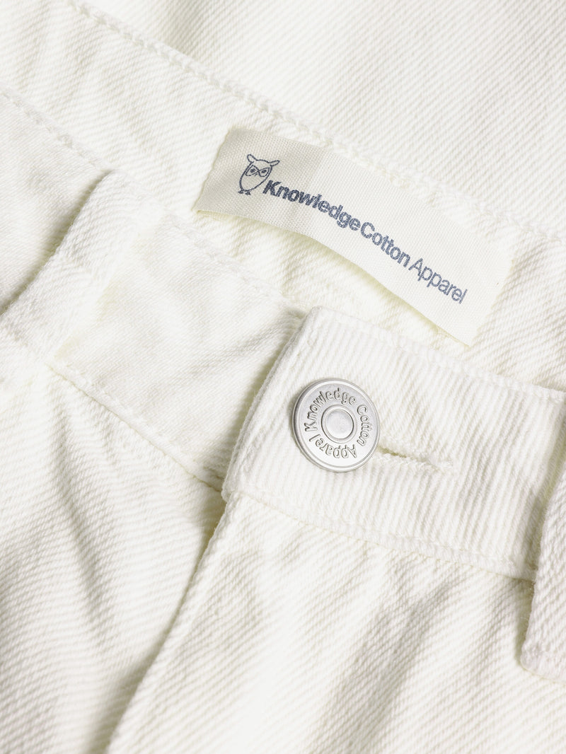 KnowledgeCotton Apparel - WMN GALE straight mid-rise twill 5-pocket shorts - GOTS/Vegan Shorts 1387 Egret