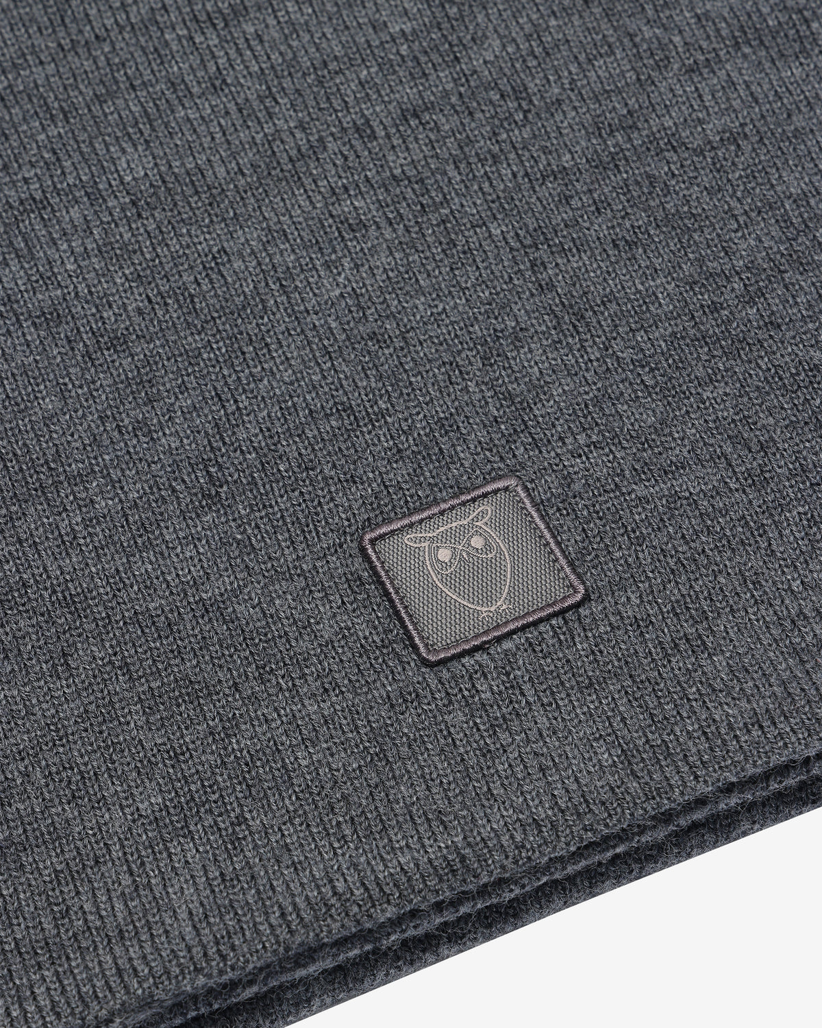 KnowledgeCotton Apparel - UNI Merino badge scarf Scarfs 1073 Dark Grey Melange