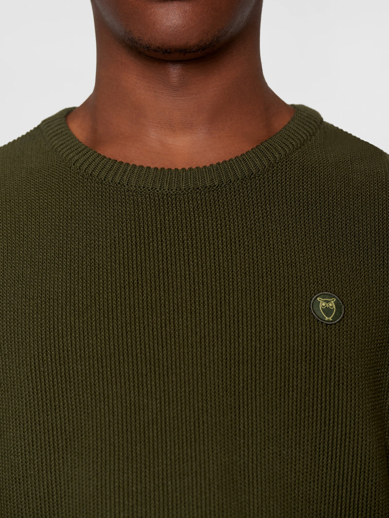KnowledgeCotton Apparel - MEN Pique badge knit o-neck Knits 1090 Forrest Night