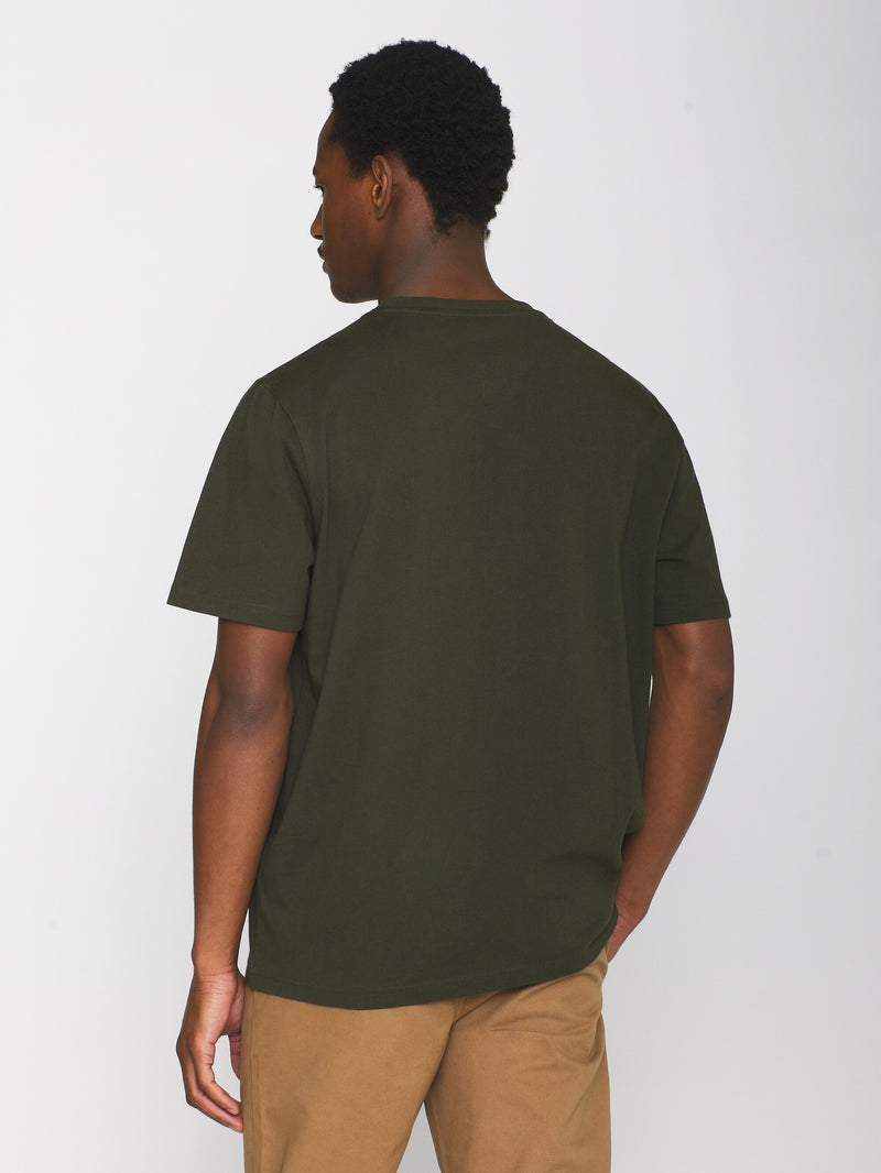 KnowledgeCotton Apparel - MEN Regular fit Badge t-shirt T-shirts 1090 Forrest Night