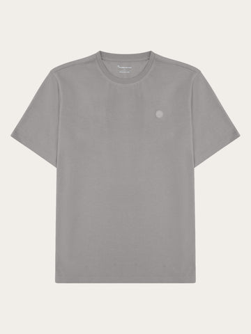 KnowledgeCotton Apparel - MEN Regular fit Badge t-shirt T-shirts 1493 Ultimate Grey
