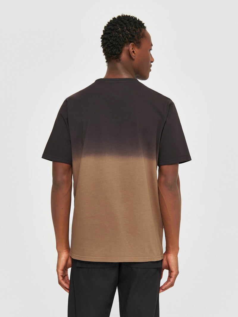 KnowledgeCotton Apparel - MEN Regular fit Dip dyed t-shirt T-shirts 9926 Brown AOP
