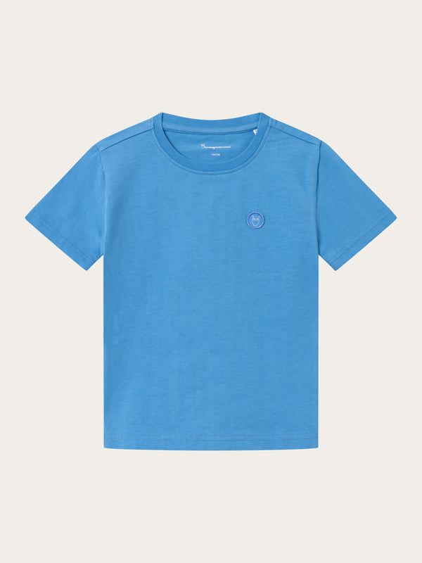 KnowledgeCotton Apparel - YOUNG Regular fit badge t-shirt T-shirts 1393 Azure Blue