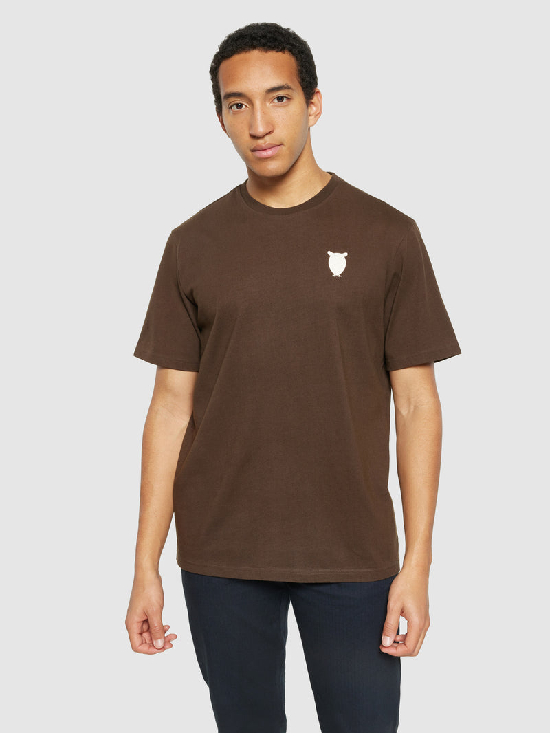 KnowledgeCotton Apparel - MEN Regular fit owl chest embroidery t-shirt T-shirts 1243 Demitasse (brown)