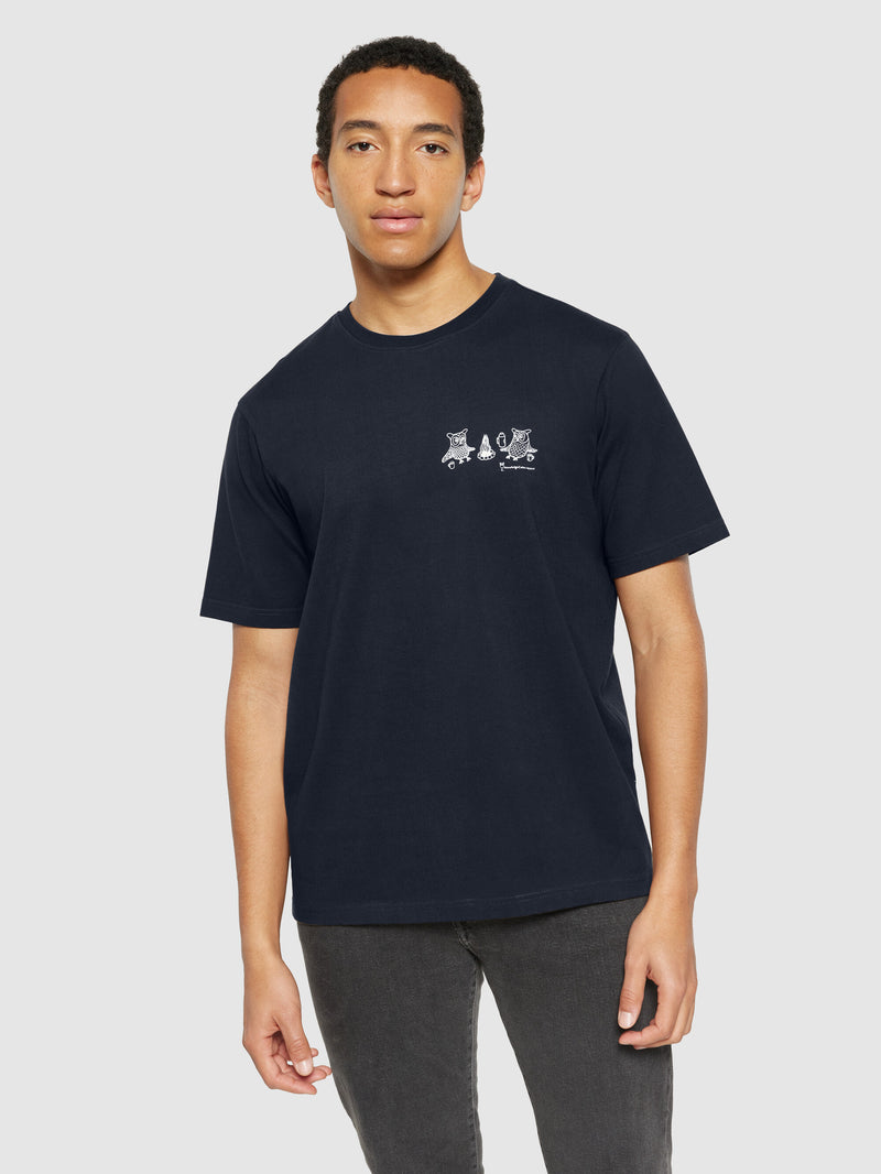 KnowledgeCotton Apparel - MEN Regular fit owl trip chest print t-shirt - Regenerative Organic Certified® - GOTS/Vegan T-shirts 1412 Night Sky