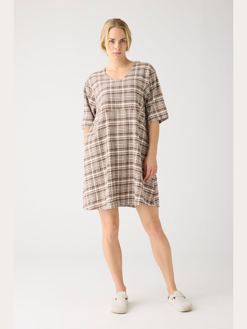 KnowledgeCotton Apparel - WMN Seersucker check tunica dress - GOTS/Vegan Dresses 7030 Beige check