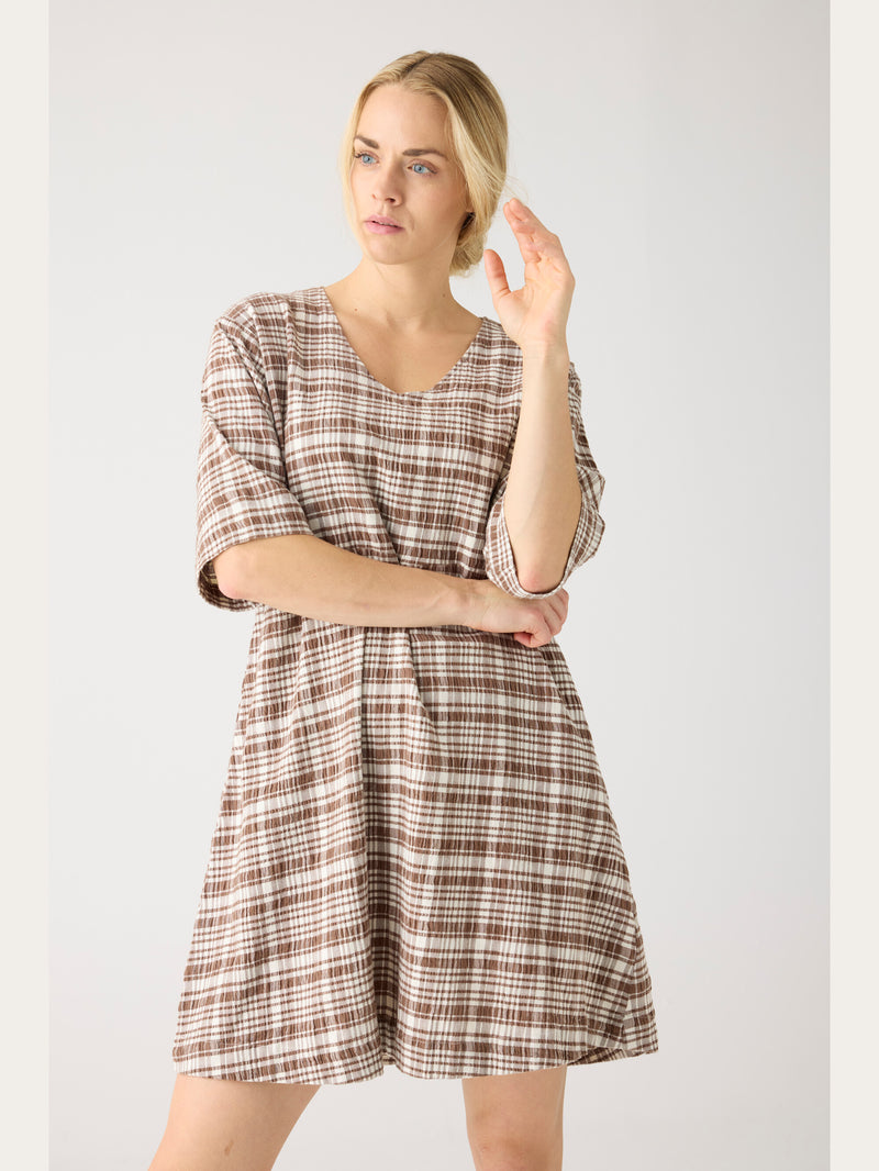 KnowledgeCotton Apparel - WMN Seersucker check tunica dress - GOTS/Vegan Dresses 7030 Beige check