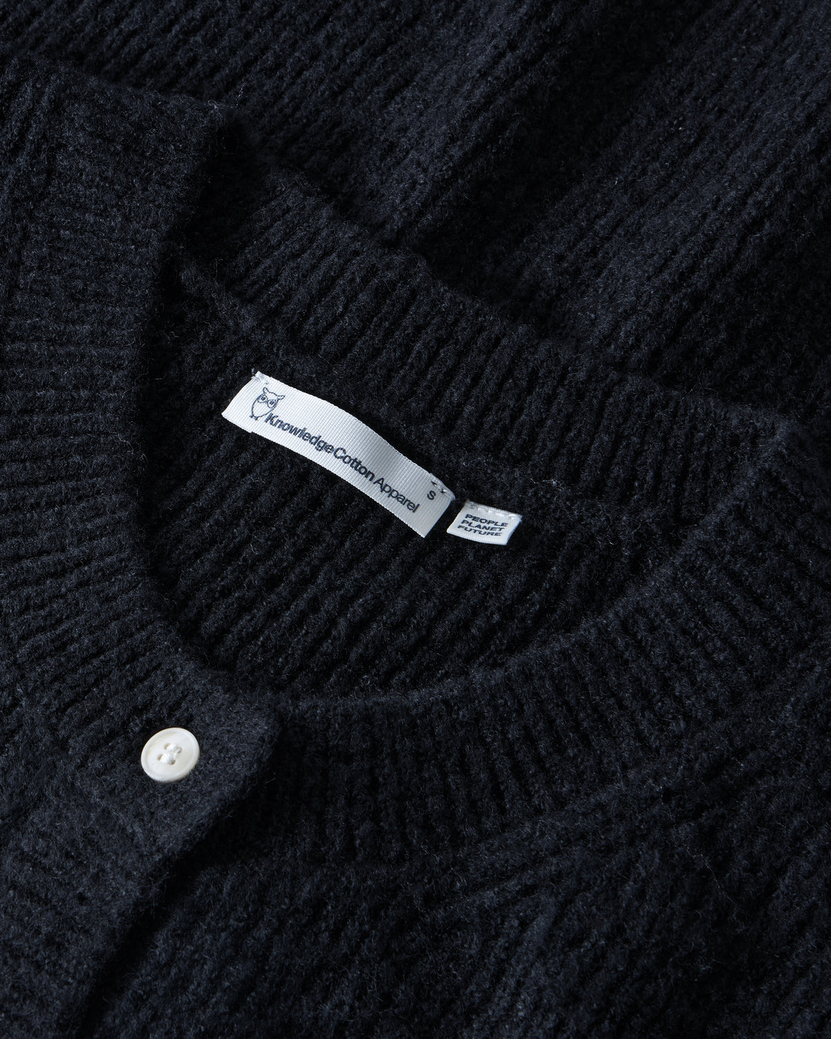 KnowledgeCotton Apparel - WMN Soufflé yarn vest Knits 1300 Black Jet