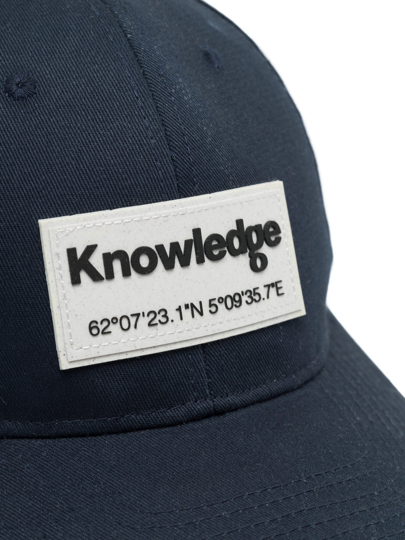 KnowledgeCotton Apparel - UNI Twill baseball cap with siliconebadge Caps 1001 Total Eclipse
