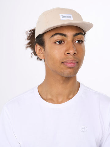 KnowledgeCotton Apparel - UNI Barckley cap with badge Caps 1228 Light feather gray