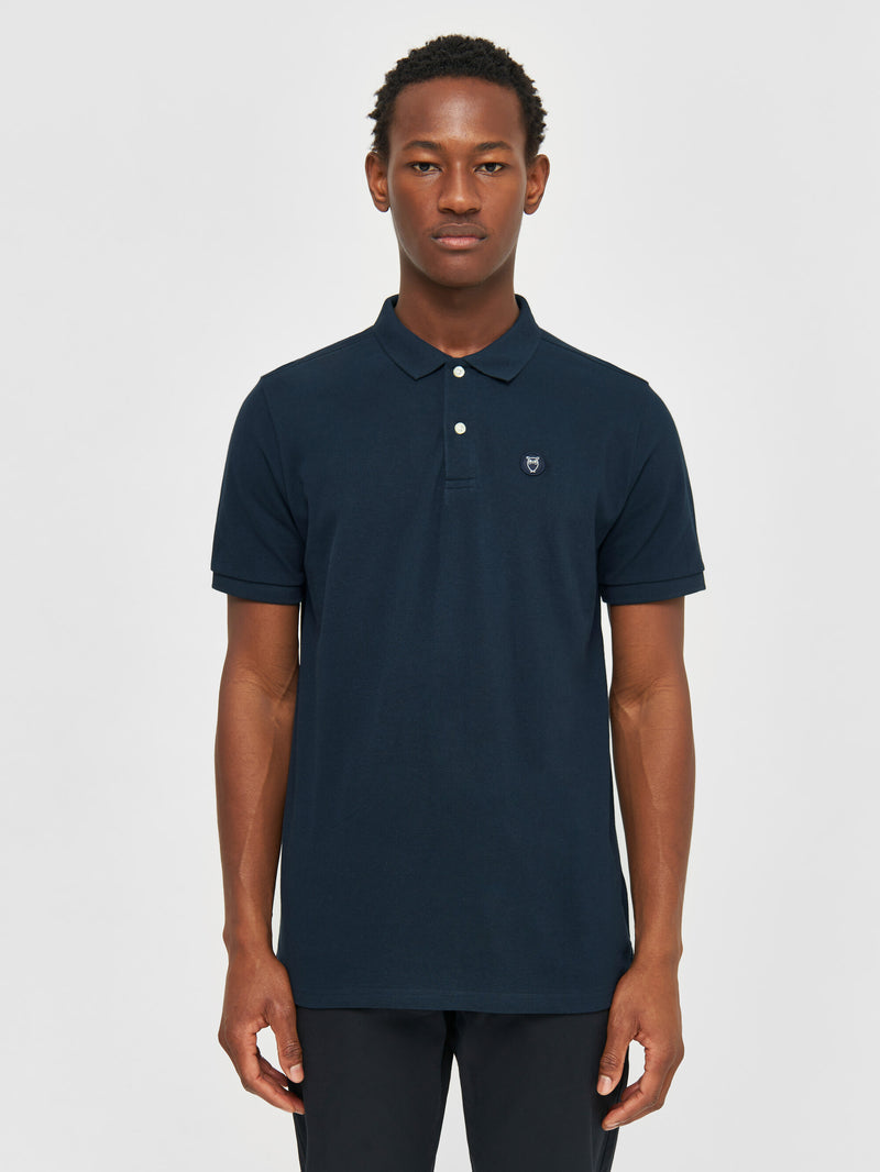 KnowledgeCotton Apparel - MEN Basic badge polo Polos 1001 Total Eclipse