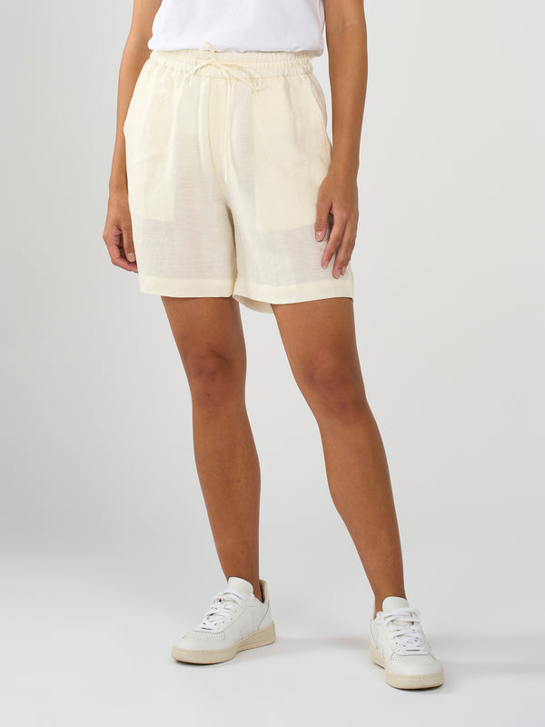KnowledgeCotton Apparel - WMN Linen mix elastic waist shorts Shorts 1348 Buttercream