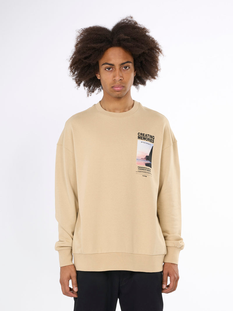 KnowledgeCotton Apparel - MEN Loose crew neck with photo print at chest and back Sweats 1347 Safari